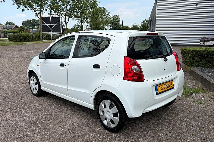 Suzuki Alto 1.0 Comfort Plus , AIRCO, 5 DEURS, 160.750 KM NAP, KEURIG ONDERHOUDEN, BOEKJES AANWEZIG, KLEIN PLEKJE OP DE VOORSPOILER VERDER NETJES