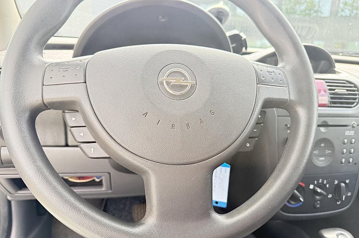 Opel Corsa 1.4-16V Comfort AUTOMAAT, ELECTR RAMEN, INRUILER ZO MEENEMEN, GEEN GARANTIE MOGELIJK, WEG = PECH