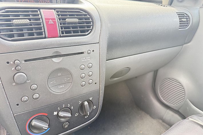 Opel Corsa 1.4-16V Comfort AUTOMAAT, ELECTR RAMEN, INRUILER ZO MEENEMEN, GEEN GARANTIE MOGELIJK, WEG = PECH