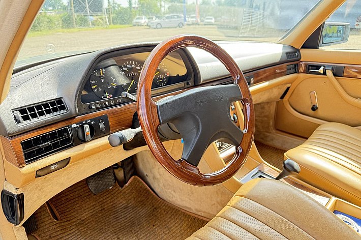 Mercedes-Benz S-Klasse 380 SEL , VOLLEDER, ELECTR BESTUURDERSSTOEL, GEEN INGEZAKTE STOELEN !!, CRUISE CONTROLE, AUTOMAAT, ELECTR BUITENSPIEGEL, TREKHAAK, MOTOR LOOPT SUPER MOOI, SCHAKELT GOED, MOOI AUTO ALS BELEGGING OF GEWOON LEKKER RIJDEN, APK 18-6-2028.