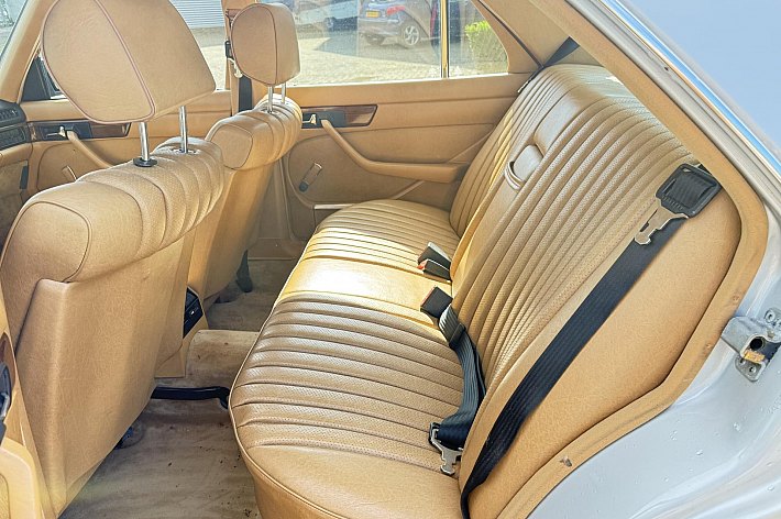 Mercedes-Benz S-Klasse 380 SEL , VOLLEDER, ELECTR BESTUURDERSSTOEL, GEEN INGEZAKTE STOELEN !!, CRUISE CONTROLE, AUTOMAAT, ELECTR BUITENSPIEGEL, TREKHAAK, MOTOR LOOPT SUPER MOOI, SCHAKELT GOED, MOOI AUTO ALS BELEGGING OF GEWOON LEKKER RIJDEN, APK 18-6-2028.