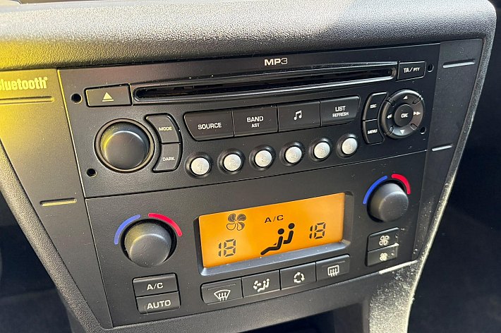 Citroën C4 1.6 VTi Exclusive , AIRCO, CRUISE, TREKHAAK,GOED ONDERHOUDEN, BOEKJES AANWEZIG, RECHTS BARST IN RAAM, GEEN APK AFKEUR