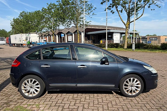 Citroën C4 1.6 VTi Exclusive , AIRCO, CRUISE, TREKHAAK,GOED ONDERHOUDEN, BOEKJES AANWEZIG, RECHTS BARST IN RAAM, GEEN APK AFKEUR