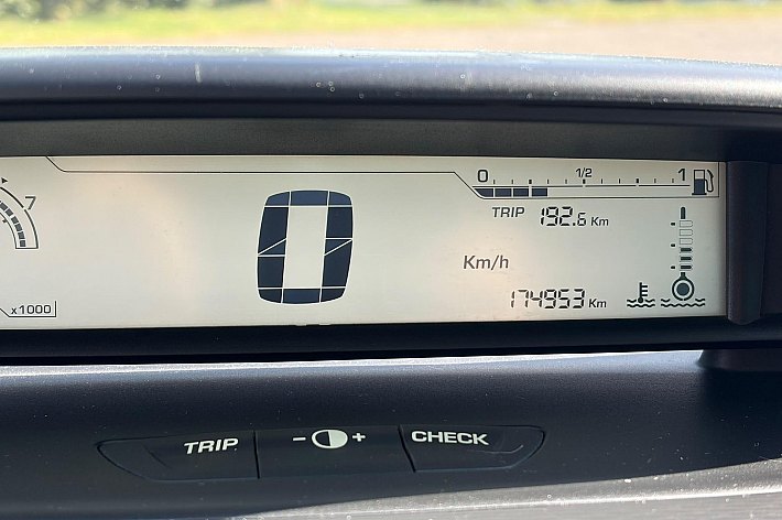 Citroën C4 1.6 VTi Exclusive , AIRCO, CRUISE, TREKHAAK,GOED ONDERHOUDEN, BOEKJES AANWEZIG, RECHTS BARST IN RAAM, GEEN APK AFKEUR