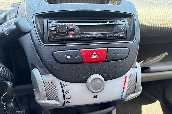 Citroën C1 1.0-12V Séduction , 133.922 KM, RIJDT GOED, HEEFT KEURIG ONDERHOUD GEHAD, DEURSLOT LINKS GAAT NIET OP SLOT, TECHNISCH OKAY, MOOIE BUDGET AUTO MET WEINIG KM, IS NIET DE MOOISTE WEL GOED