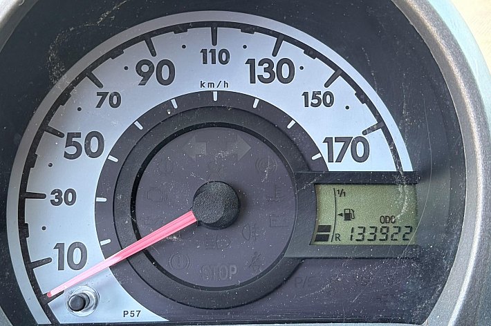 Citroën C1 1.0-12V Séduction , 133.922 KM, RIJDT GOED, HEEFT KEURIG ONDERHOUD GEHAD, DEURSLOT LINKS GAAT NIET OP SLOT, TECHNISCH OKAY, MOOIE BUDGET AUTO MET WEINIG KM, IS NIET DE MOOISTE WEL GOED