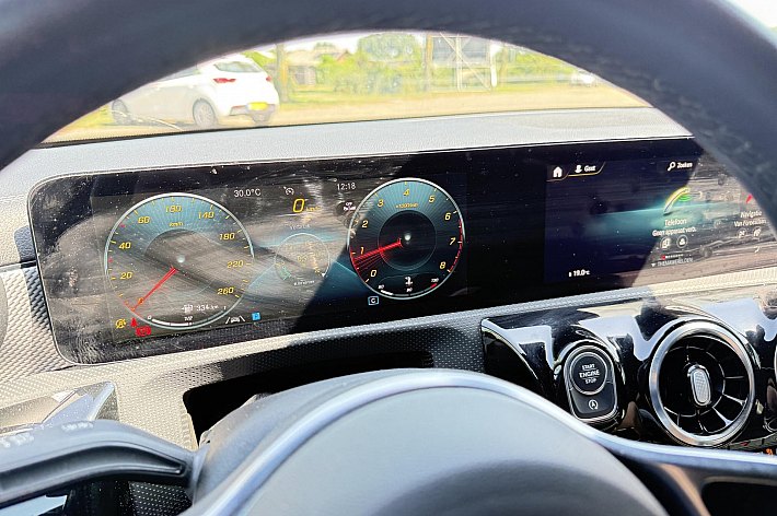 Mercedes-Benz CLA-Klasse 180 Business Solution Essential , 55.666 KM, GROTE DIGITAAl DASHBOARD, DEALERONDERHOUDEN, HANDGESCHAKELD, ZEER VEEL OPTIE’S, LET OP !!! PRIJS IS EX BPM / EX BTW, BELGISCHE AUTO, AUTOPAS AANWEZIG