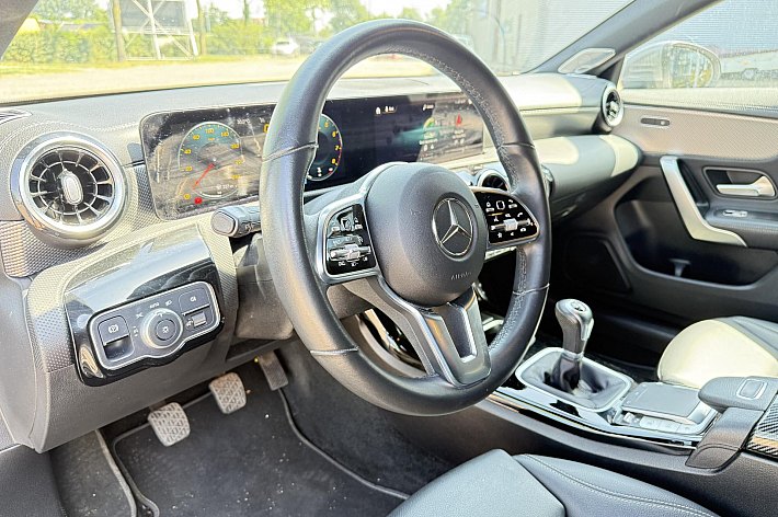 Mercedes-Benz CLA-Klasse 180 Business Solution Essential , 55.666 KM, GROTE DIGITAAl DASHBOARD, DEALERONDERHOUDEN, HANDGESCHAKELD, ZEER VEEL OPTIE’S, LET OP !!! PRIJS IS EX BPM / EX BTW, BELGISCHE AUTO, AUTOPAS AANWEZIG