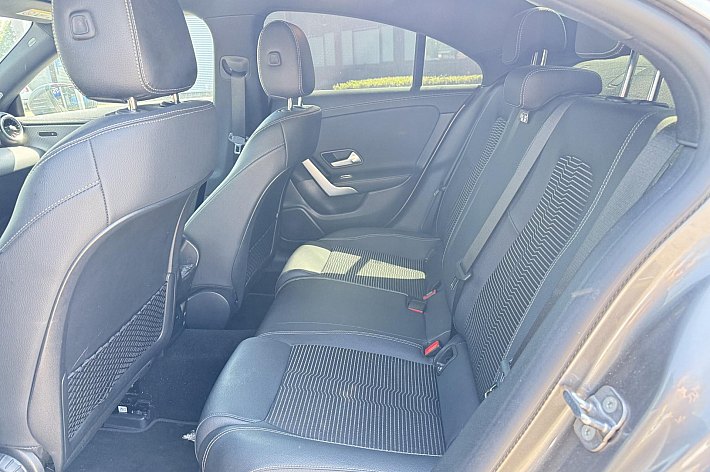 Mercedes-Benz CLA-Klasse 180 Business Solution Essential , 55.666 KM, GROTE DIGITAAl DASHBOARD, DEALERONDERHOUDEN, HANDGESCHAKELD, ZEER VEEL OPTIE’S, LET OP !!! PRIJS IS EX BPM / EX BTW, BELGISCHE AUTO, AUTOPAS AANWEZIG