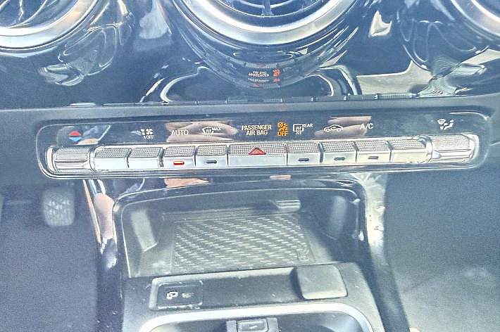 Mercedes-Benz CLA-Klasse 180 Business Solution Essential , 55.666 KM, GROTE DIGITAAl DASHBOARD, DEALERONDERHOUDEN, HANDGESCHAKELD, ZEER VEEL OPTIE’S, LET OP !!! PRIJS IS EX BPM / EX BTW, BELGISCHE AUTO, AUTOPAS AANWEZIG