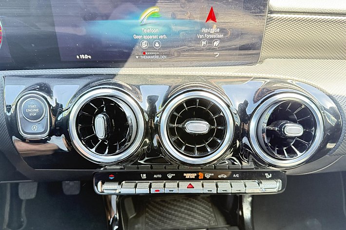 Mercedes-Benz CLA-Klasse 180 Business Solution Essential , 55.666 KM, GROTE DIGITAAl DASHBOARD, DEALERONDERHOUDEN, HANDGESCHAKELD, ZEER VEEL OPTIE’S, LET OP !!! PRIJS IS EX BPM / EX BTW, BELGISCHE AUTO, AUTOPAS AANWEZIG