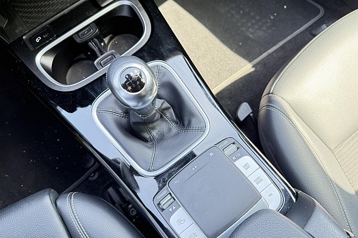 Mercedes-Benz CLA-Klasse 180 Business Solution Essential , 55.666 KM, GROTE DIGITAAl DASHBOARD, DEALERONDERHOUDEN, HANDGESCHAKELD, ZEER VEEL OPTIE’S, LET OP !!! PRIJS IS EX BPM / EX BTW, BELGISCHE AUTO, AUTOPAS AANWEZIG