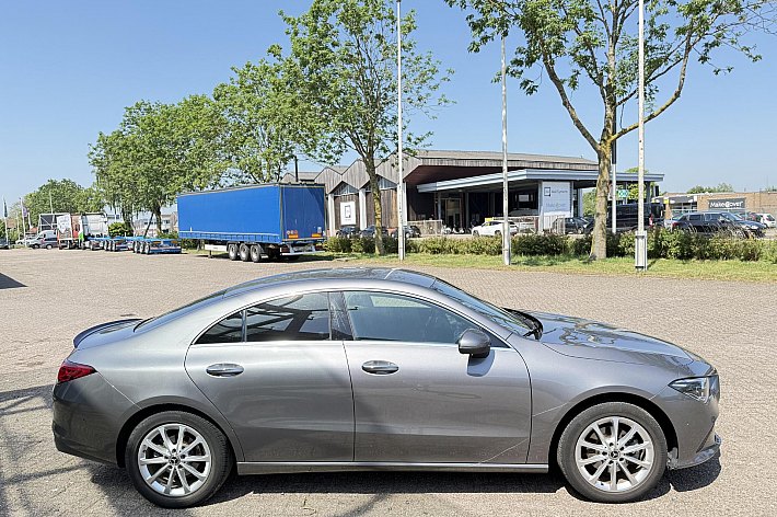 Mercedes-Benz CLA-Klasse 180 Business Solution Essential , 55.666 KM, GROTE DIGITAAl DASHBOARD, DEALERONDERHOUDEN, HANDGESCHAKELD, ZEER VEEL OPTIE’S, LET OP !!! PRIJS IS EX BPM / EX BTW, BELGISCHE AUTO, AUTOPAS AANWEZIG