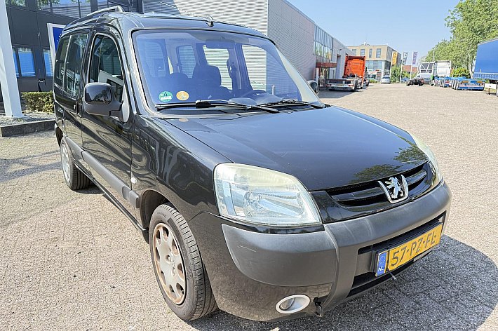 Peugeot Partner mpv 1.6-16V XT TEPEE AIRCO, CRUISE CONTROLE, DAKRAMEN EN OPBERGVAKKEN, RIJDT SUPER, INRIJPLAAT VOOR VERVOER SCOOTMOBIEL, NIET GESCHIKT VOOR ROLSTOELEN ER ZIJN DAARVOOR GEEN GORDELS BIJGELEVERD.