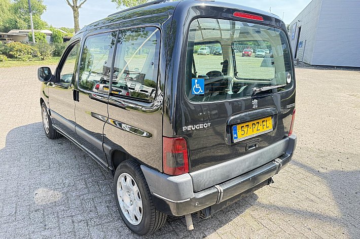 Peugeot Partner mpv 1.6-16V XT TEPEE AIRCO, CRUISE CONTROLE, DAKRAMEN EN OPBERGVAKKEN, RIJDT SUPER, INRIJPLAAT VOOR VERVOER SCOOTMOBIEL, NIET GESCHIKT VOOR ROLSTOELEN ER ZIJN DAARVOOR GEEN GORDELS BIJGELEVERD.