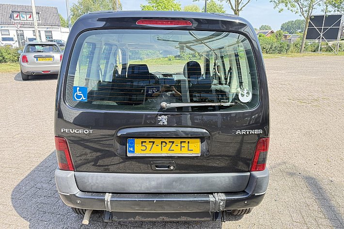 Peugeot Partner mpv 1.6-16V XT TEPEE AIRCO, CRUISE CONTROLE, DAKRAMEN EN OPBERGVAKKEN, RIJDT SUPER, INRIJPLAAT VOOR VERVOER SCOOTMOBIEL, NIET GESCHIKT VOOR ROLSTOELEN ER ZIJN DAARVOOR GEEN GORDELS BIJGELEVERD.