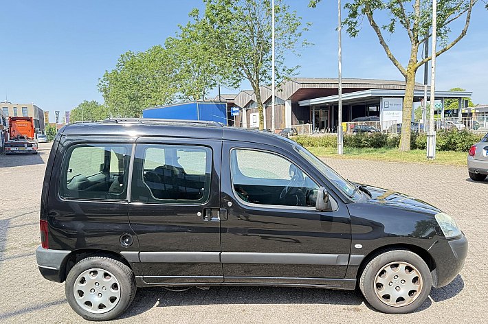 Peugeot Partner mpv 1.6-16V XT TEPEE AIRCO, CRUISE CONTROLE, DAKRAMEN EN OPBERGVAKKEN, RIJDT SUPER, INRIJPLAAT VOOR VERVOER SCOOTMOBIEL, NIET GESCHIKT VOOR ROLSTOELEN ER ZIJN DAARVOOR GEEN GORDELS BIJGELEVERD.