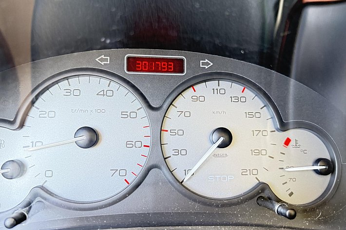 Peugeot Partner mpv 1.6-16V XT TEPEE AIRCO, CRUISE CONTROLE, DAKRAMEN EN OPBERGVAKKEN, RIJDT SUPER, INRIJPLAAT VOOR VERVOER SCOOTMOBIEL, NIET GESCHIKT VOOR ROLSTOELEN ER ZIJN DAARVOOR GEEN GORDELS BIJGELEVERD.