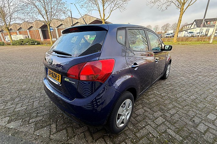Kia Venga 1.4 CVVT Seven , CRUISE CONTROLE, NAVI, AIRCO, ACHTERUIT RIJCAMERA, HOOGZITTER, BOEKJES, 5 DEURS, RIJDT EN SCHAKELT GOED, LICHTE GEBRUIKERSSPOREN VERWACHTBAAR CONFORM LEEFTIJD AANWEZIG
