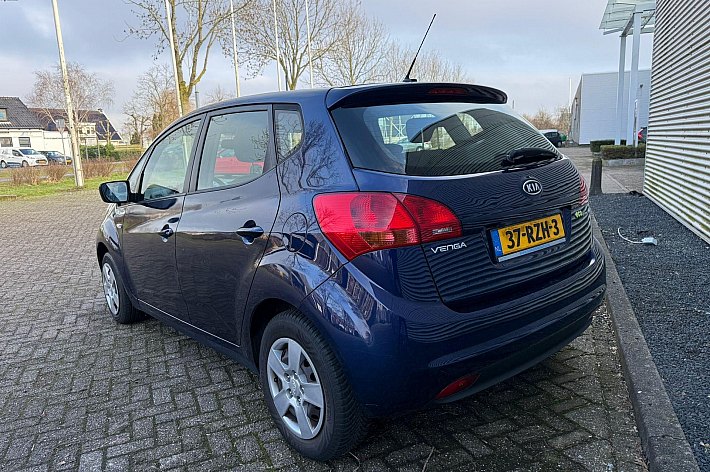 Kia Venga 1.4 CVVT Seven , CRUISE CONTROLE, NAVI, AIRCO, ACHTERUIT RIJCAMERA, HOOGZITTER, BOEKJES, 5 DEURS, RIJDT EN SCHAKELT GOED, LICHTE GEBRUIKERSSPOREN VERWACHTBAAR CONFORM LEEFTIJD AANWEZIG