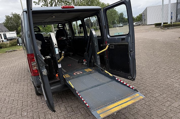 Fiat Ducato 11 2.0 JTD 285 DC , GOED RIJDENDE BUS, LIFT MAG ALLEEN BIJ EXPORT ERIN BLIJVEN !!, DRAAISTOEL, ELECTRISCHE RAMEN, ONDERHOUD AANWEZIG. EXPORT TOPPER !!!