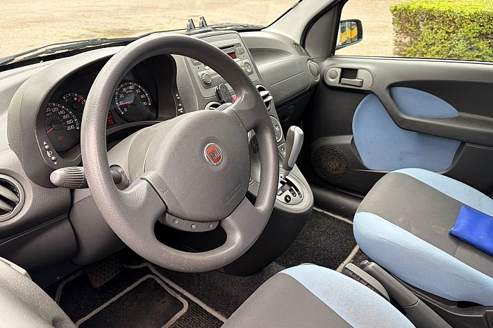 Fiat Panda 1.2 Emotion , AUTOMAAT, AIRCO, DISTRIBUTIE RECENT VERNIEUWD, ELECTR RAMEN, BLUETOOTH TELEFOON VIA STUUR, RIJDT EN SCHAKELT TOP
