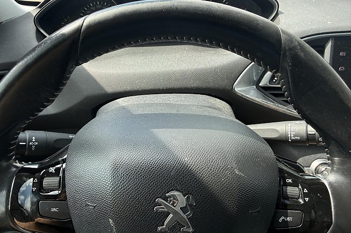Peugeot 308 SW 1.6 BlueHDI Blue Lease Executive Pack EXPORT, EURO 6, FRONT BUMPER DAMAGED,  DRIVES IN SAFETY MODE, ENIGINE RUNS SMOOTH, IS DRIVABLE, LUXURY OPTIES, AIRCO, CRUISE, DOUBLE SCREEN IN THE BACK, LUXURY SEATS ETC ETC, EXPORT PRICE !!!