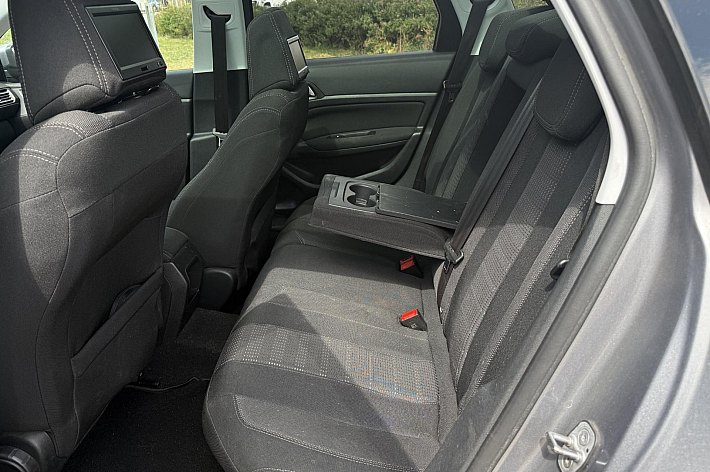 Peugeot 308 SW 1.6 BlueHDI Blue Lease Executive Pack EXPORT, EURO 6, FRONT BUMPER DAMAGED,  DRIVES IN SAFETY MODE, ENIGINE RUNS SMOOTH, IS DRIVABLE, LUXURY OPTIES, AIRCO, CRUISE, DOUBLE SCREEN IN THE BACK, LUXURY SEATS ETC ETC, EXPORT PRICE !!!
