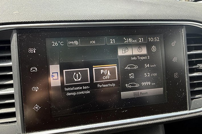 Peugeot 308 SW 1.6 BlueHDI Blue Lease Executive Pack EXPORT, EURO 6, FRONT BUMPER DAMAGED,  DRIVES IN SAFETY MODE, ENIGINE RUNS SMOOTH, IS DRIVABLE, LUXURY OPTIES, AIRCO, CRUISE, DOUBLE SCREEN IN THE BACK, LUXURY SEATS ETC ETC, EXPORT PRICE !!!