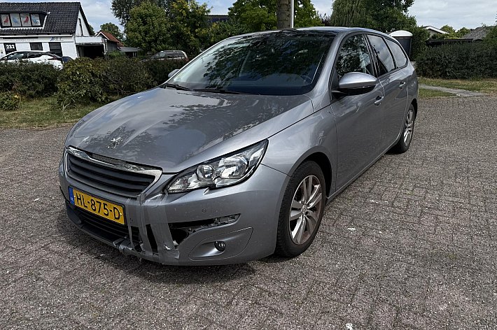 Peugeot 308 SW 1.6 BlueHDI Blue Lease Executive Pack EXPORT, EURO 6, FRONT BUMPER DAMAGED,  DRIVES IN SAFETY MODE, ENIGINE RUNS SMOOTH, IS DRIVABLE, LUXURY OPTIES, AIRCO, CRUISE, DOUBLE SCREEN IN THE BACK, LUXURY SEATS ETC ETC, EXPORT PRICE !!!