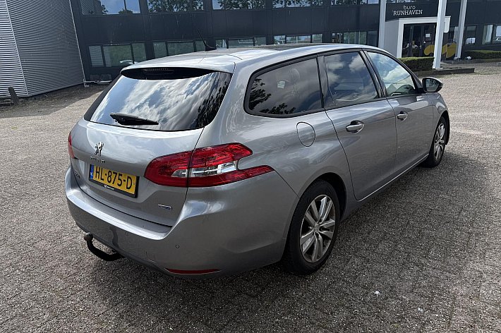 Peugeot 308 SW 1.6 BlueHDI Blue Lease Executive Pack EXPORT, EURO 6, FRONT BUMPER DAMAGED,  DRIVES IN SAFETY MODE, ENIGINE RUNS SMOOTH, IS DRIVABLE, LUXURY OPTIES, AIRCO, CRUISE, DOUBLE SCREEN IN THE BACK, LUXURY SEATS ETC ETC, EXPORT PRICE !!!
