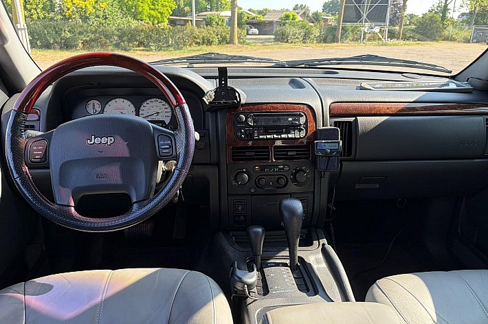 Jeep Grand Cherokee 4.7i V8 Overland High Output , YOUNGTIMER, FULL OPTIONS, 4X4, LEDER, AIRCO, SCHUIFKANTELDAK, PARROT, NWE APK, ETC