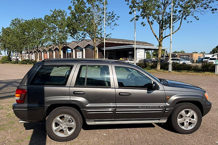 Jeep Grand Cherokee 4.7i V8 Overland High Output , YOUNGTIMER, FULL OPTIONS, 4X4, LEDER, AIRCO, SCHUIFKANTELDAK, PARROT, NWE APK, ETC