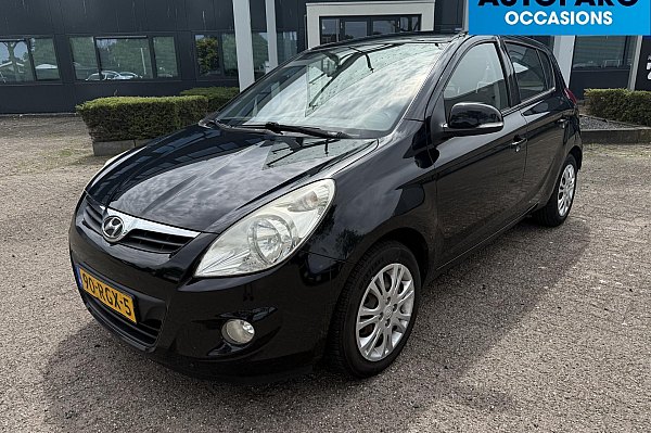 Hyundai i20 1.2i i-Motion AIRCO, TREKHAAK, ELECTR RAMEN EN SPIEGELS, RIJDT PRIMA, SCHAAFPLEKJE LINKS ACHTER, BOEKJES AANWEZIG