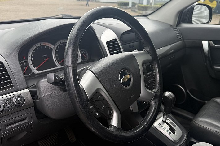 Chevrolet Captiva 3.2i Executive , AUTOMAAT, AWD, 7 PERS , AIRCO, LEDER, OPENDAK, ELECTR STOELEN, ELEC SPIEGELS EN RAMEN, AWD, TREKHAAK, BOEKJES AANWEZIG, 4WD