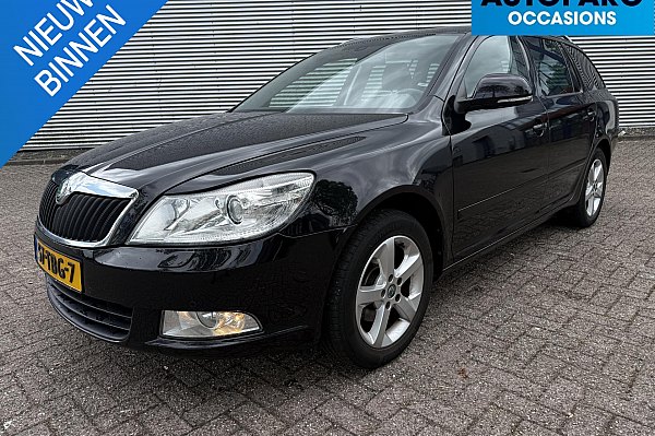 Škoda Octavia Combi 1.2 TSI Elegance Business Line EXPORT !!!, CLIMA, NAVI , 6 BAK, LEDER, CRUISE CONTROLE, 2 KEYS, TREKHAAK, BOEKJES, RIJDT 100%, GEEN STORINGEN , INRUILER ZO MEENEMEN OF VOOR EXPORT
