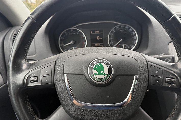 Škoda Octavia Combi 1.2 TSI Elegance Business Line ,  CLIMA, NAVI , 6 BAK, LEDER, CRUISE CONTROLE, 2 KEYS, TREKHAAK, BOEKJES, RIJDT 100%, GEEN STORINGEN.