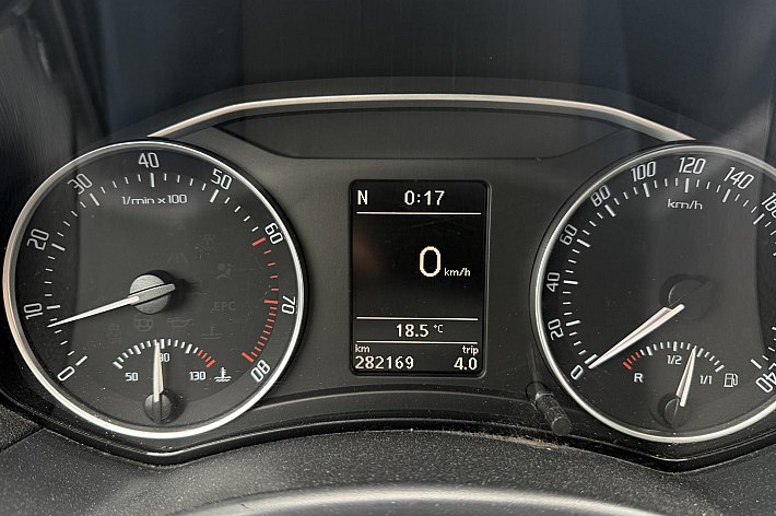 Škoda Octavia Combi 1.2 TSI Elegance Business Line ,  CLIMA, NAVI , 6 BAK, LEDER, CRUISE CONTROLE, 2 KEYS, TREKHAAK, BOEKJES, RIJDT 100%, GEEN STORINGEN.
