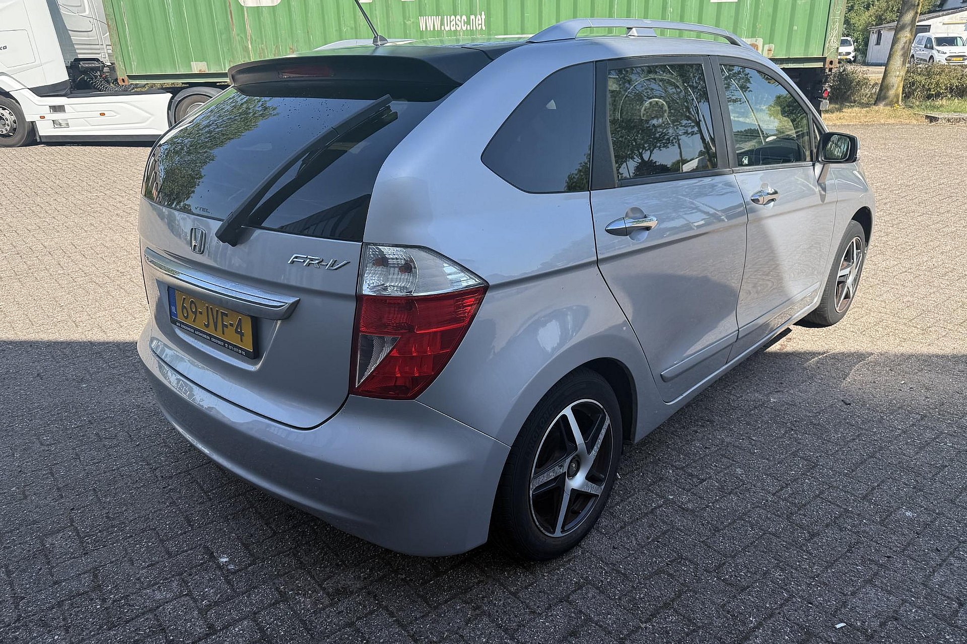 Honda FR-V