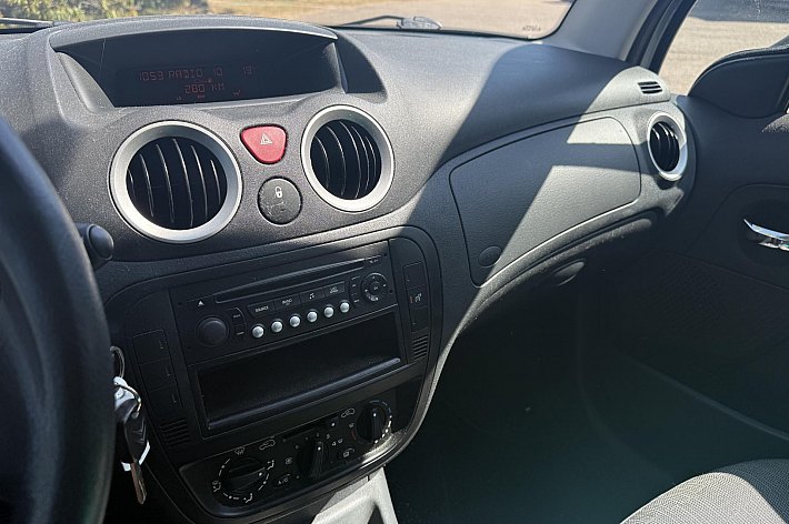 Citroën C3 1.4i Ligne Prestige , AIRCO, 5 DEURS, CV, PDC, 175.751 KM NAP, RIJDT ECHT SUPER, GEEN RAMMELTJES, GOED ONDERHOUDEN,