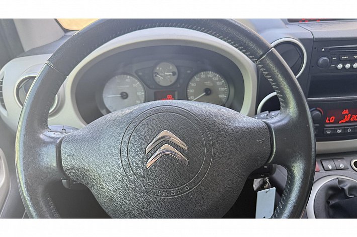 Citroën Berlingo 1.6 VTi Tendance , AIRCO, DUBBEL SCHUIFDEUR, CRUISE,  MULTISPACE, TREKHAAK, PDC, ELECTR RAMEN, GOED ONDERHOUDEN, BOEKJES AANWEZIG, NETTE AUTO