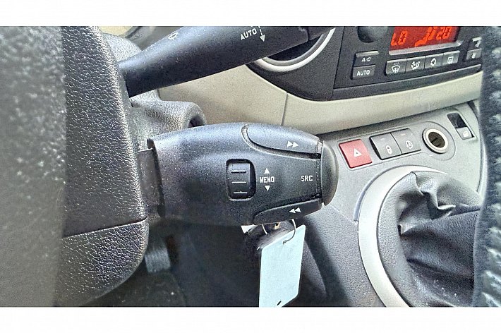 Citroën Berlingo 1.6 VTi Tendance , AIRCO, DUBBEL SCHUIFDEUR, CRUISE,  MULTISPACE, TREKHAAK, PDC, ELECTR RAMEN, GOED ONDERHOUDEN, BOEKJES AANWEZIG, NETTE AUTO