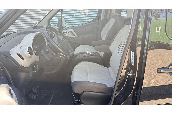 Citroën Berlingo 1.6 VTi Tendance , AIRCO, DUBBEL SCHUIFDEUR, CRUISE,  MULTISPACE, TREKHAAK, PDC, ELECTR RAMEN, GOED ONDERHOUDEN, BOEKJES AANWEZIG, NETTE AUTO