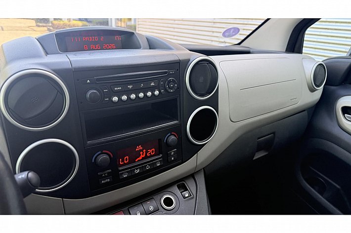 Citroën Berlingo 1.6 VTi Tendance , AIRCO, DUBBEL SCHUIFDEUR, CRUISE,  MULTISPACE, TREKHAAK, PDC, ELECTR RAMEN, GOED ONDERHOUDEN, BOEKJES AANWEZIG, NETTE AUTO