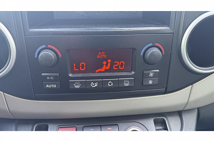 Citroën Berlingo 1.6 VTi Tendance , AIRCO, DUBBEL SCHUIFDEUR, CRUISE,  MULTISPACE, TREKHAAK, PDC, ELECTR RAMEN, GOED ONDERHOUDEN, BOEKJES AANWEZIG, NETTE AUTO