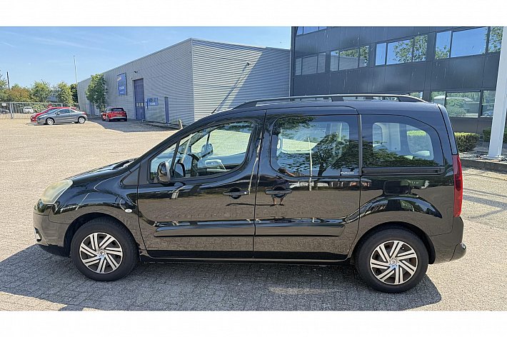 Citroën Berlingo 1.6 VTi Tendance , AIRCO, DUBBEL SCHUIFDEUR, CRUISE,  MULTISPACE, TREKHAAK, PDC, ELECTR RAMEN, GOED ONDERHOUDEN, BOEKJES AANWEZIG, NETTE AUTO