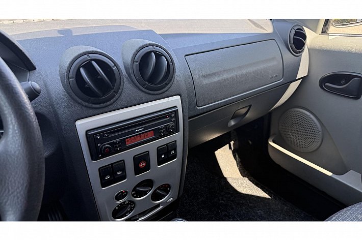 Dacia Logan MCV 1.6-16V Lauréate , AIRCO, TREKHAAK, ELECTR RAMEN VOOR, BOEKJES RIJDT PERFECT, RUIME BETAALBARE GEZINSAUTO