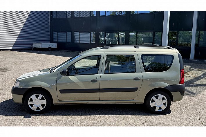 Dacia Logan MCV 1.6-16V Lauréate , AIRCO, TREKHAAK, ELECTR RAMEN VOOR, BOEKJES RIJDT PERFECT, RUIME BETAALBARE GEZINSAUTO