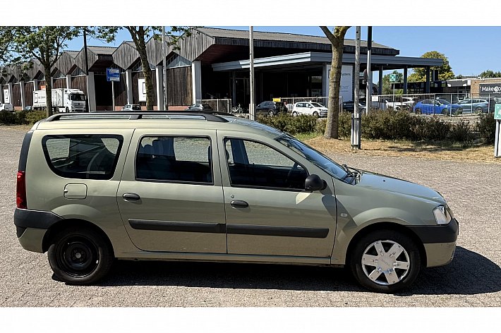 Dacia Logan MCV 1.6-16V Lauréate , AIRCO, TREKHAAK, ELECTR RAMEN VOOR, BOEKJES RIJDT PERFECT, RUIME BETAALBARE GEZINSAUTO