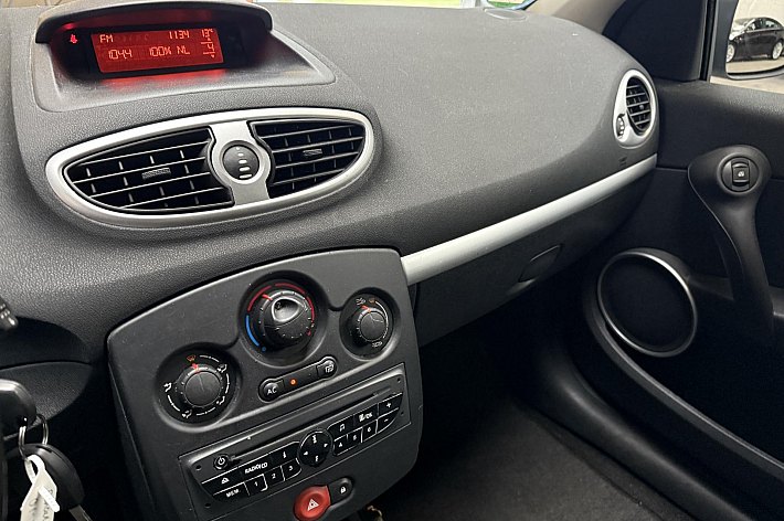 Renault Clio 1.2 Collection , CRUISE CONTROL, AIRCO, TREKHAAK, KEURIG ONDERHOUDEN, BOEKJES AANWEZIG